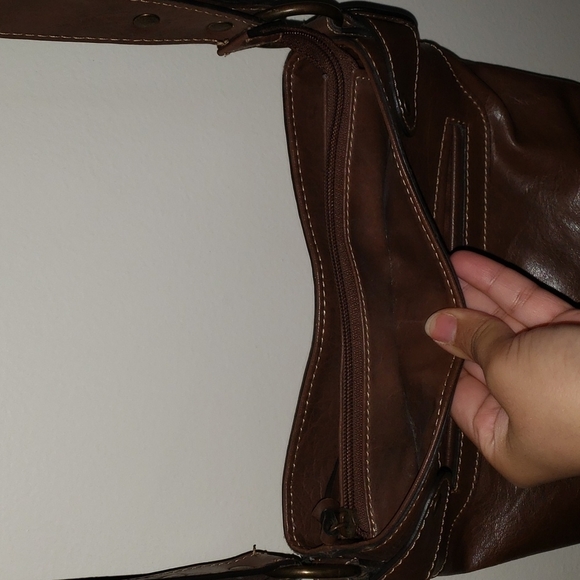 Liz Claiborne Axcess Crossbody Bag - Picture 3 of 7